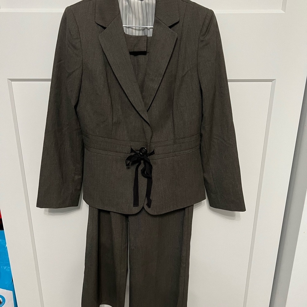 Tahari Arthur Levine Suit - Size 10P
